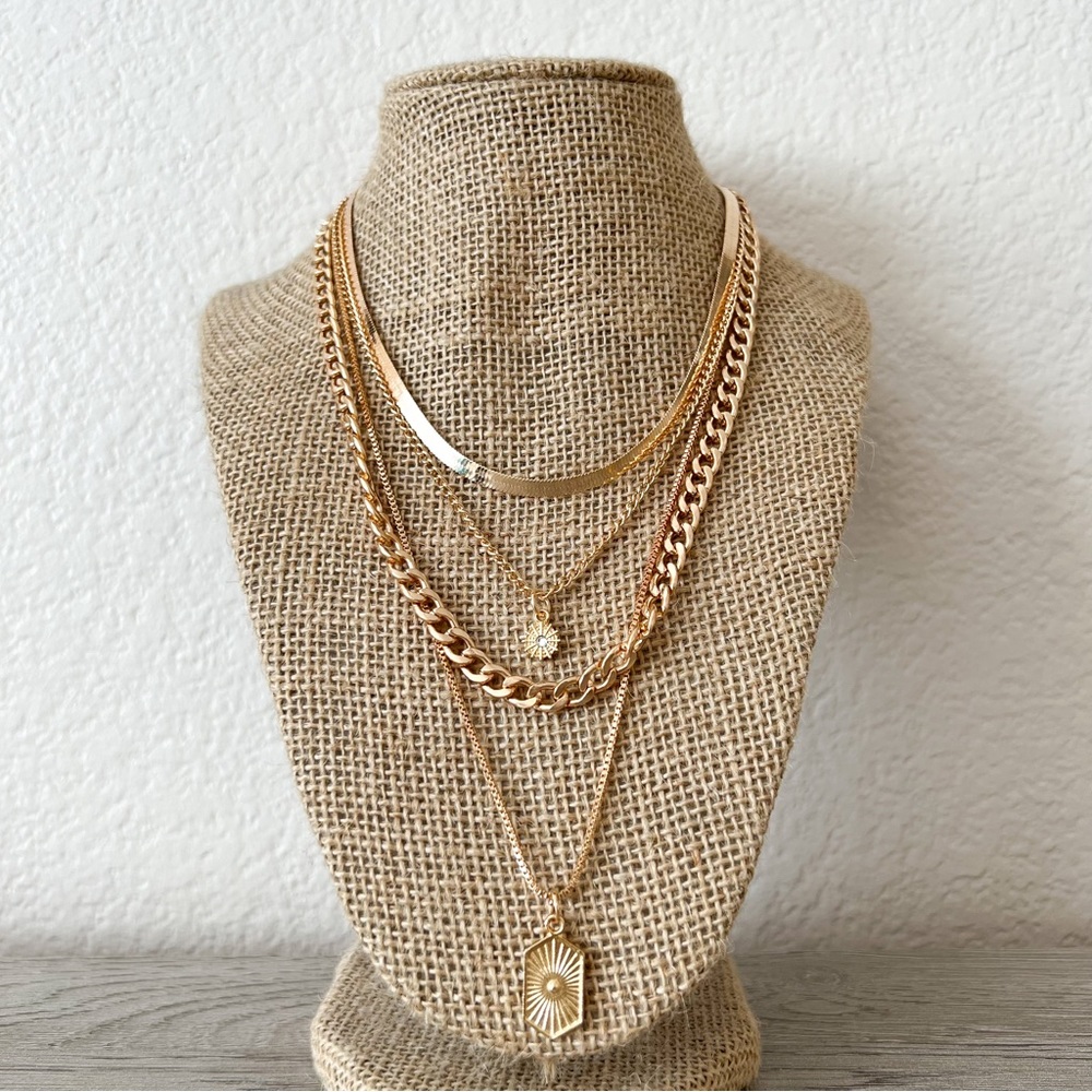NEW | layered chain necklace with hexagon pendant - Picture 2 of 3